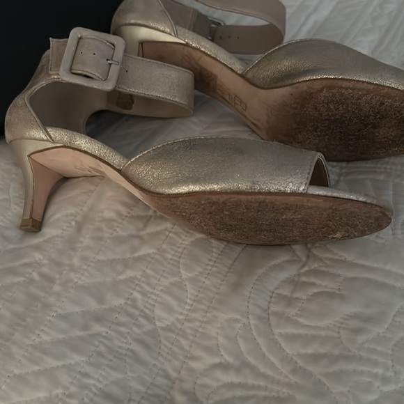 Metallic Gold pumps - Picture 3 of 4